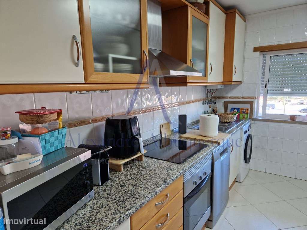 Apartamento T2 com lugar de Garagem e Elevador-10