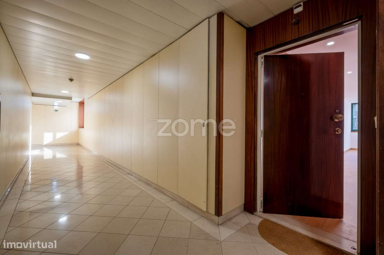 Apartamento T3 renovado com duplo lug. garagem - Edifício Lago, Porto - Grande imagem: 5/31