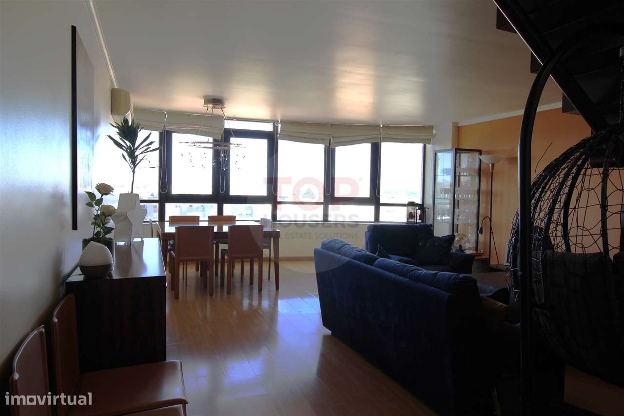 Penthouse T4+1 com Terraço Panorâmico e dois estacionamentos-48