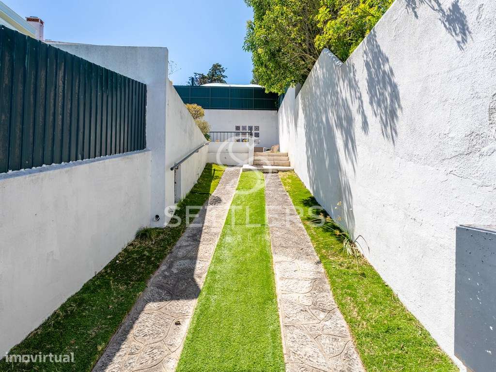 Moradia T4 geminada com piscina - Malveira da Serra-33
