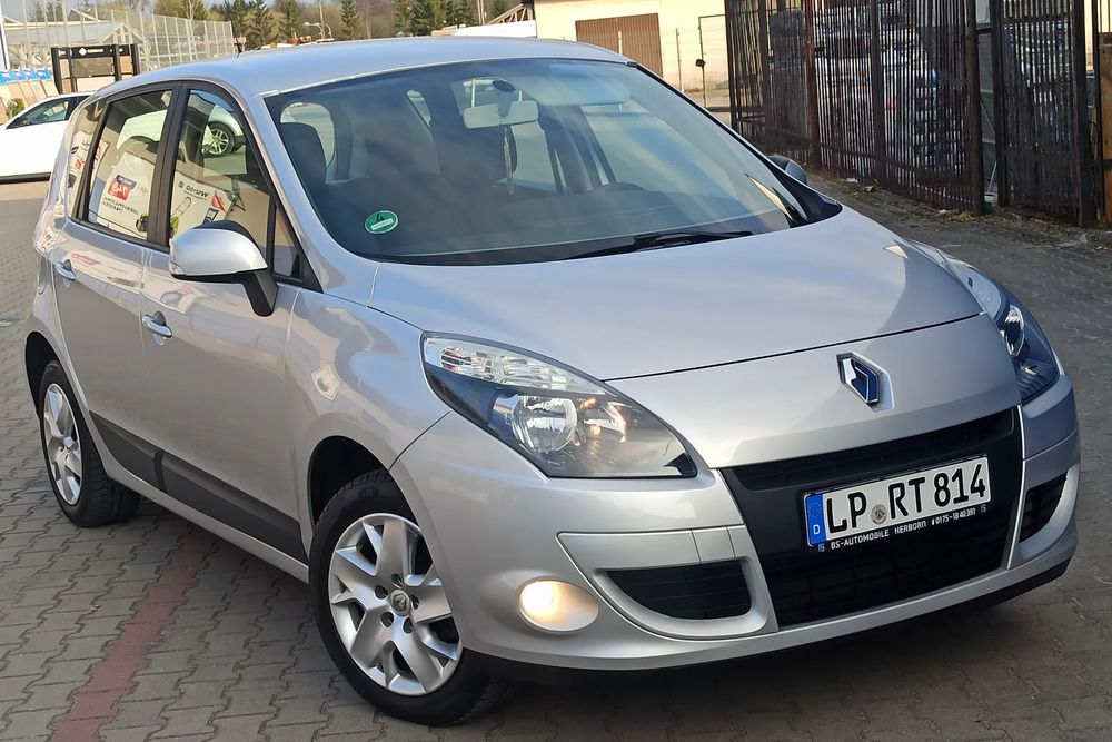 Renault Scenic III 1.6 16V 110 TomTom Edition 2011