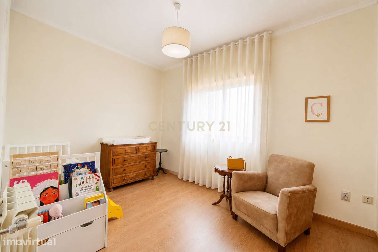 Apartamento T2+1 com Suite, Escritório, Varanda e Garagem | Senhora da-13
