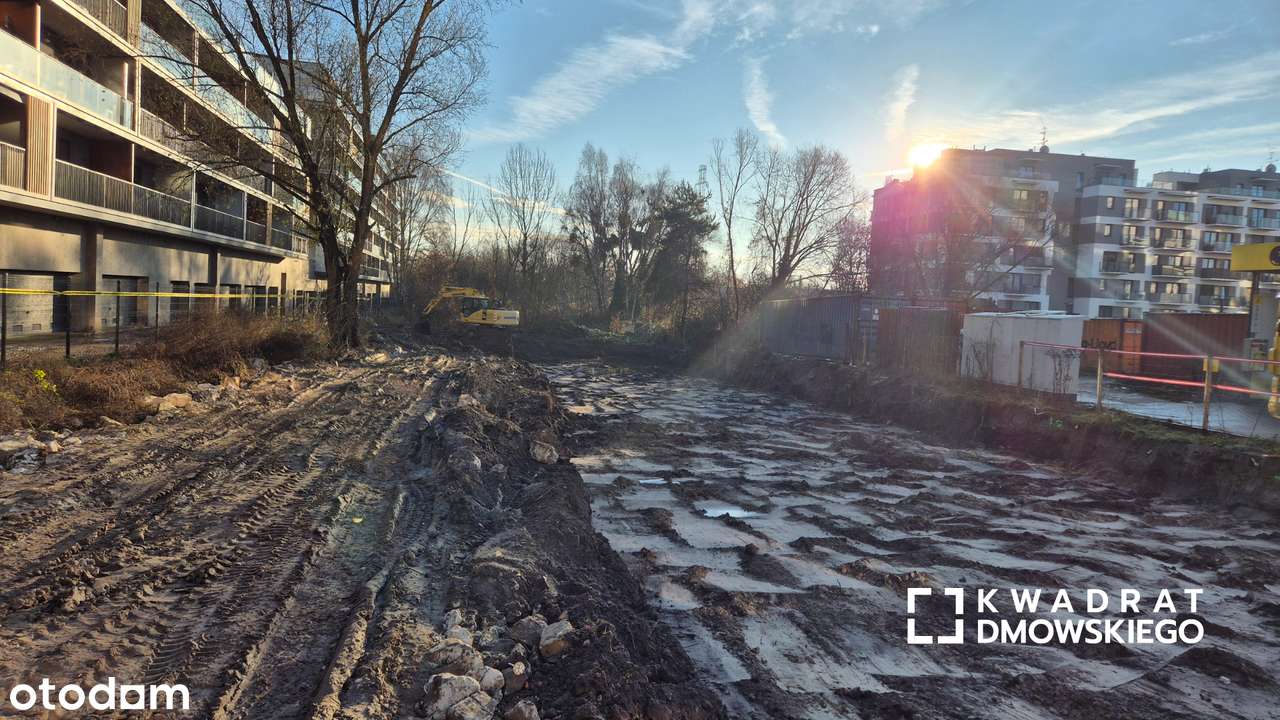 Duża loggia. I piętro. 4 pokojowe. Salon z widokiem na drzewa - Pełny obrazek: 4/9