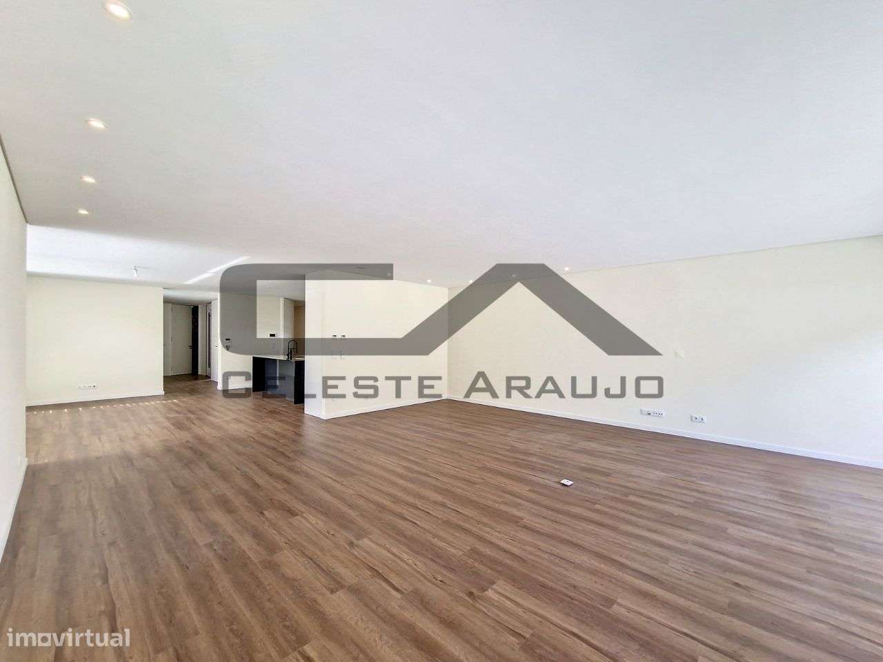 Moradia T4+1 Térrea, com piscina, Rio Meão-10