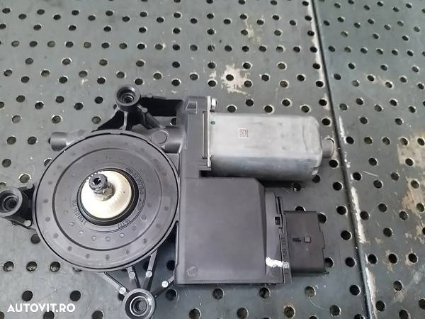 Motoras macara stanga fata peugeot 3008 2 9811848780 0130824069 - 3