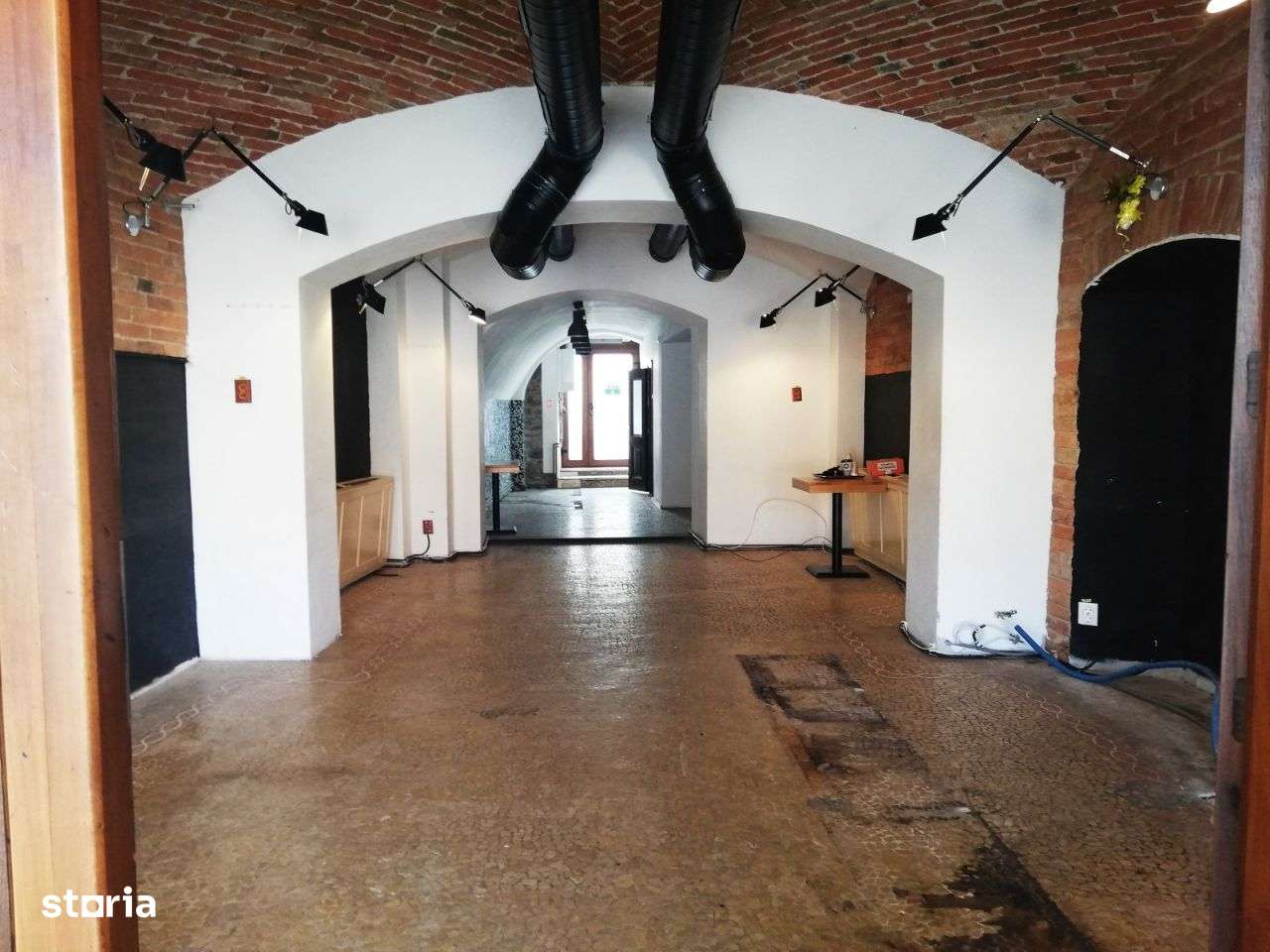 Spatiu comercial + 2 apartamente de vanzare in Piata Mica, Sibiu-4