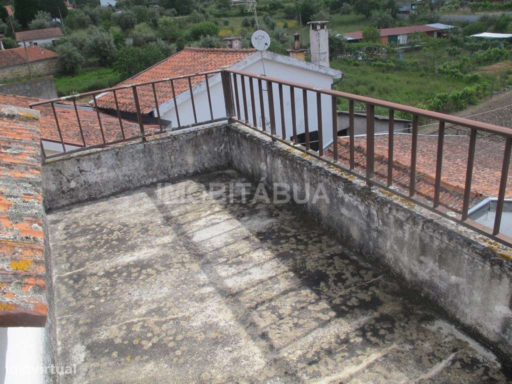 Moradia tradicional com 4 quartos com um grande jardim, pátio, área...-18