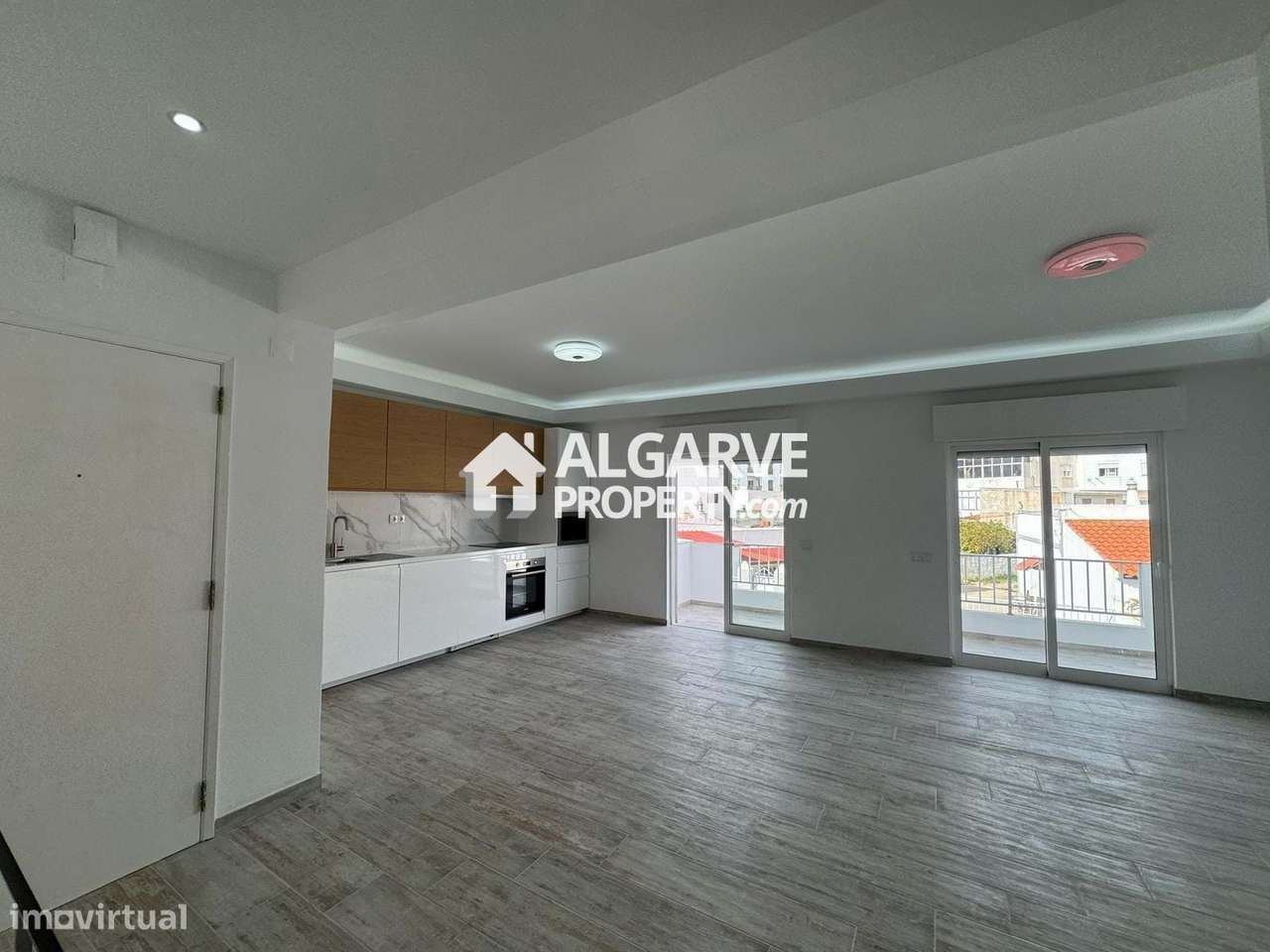 Apartamento T2 renovado em Quarteira, Algarve - Grande imagem: 2/15