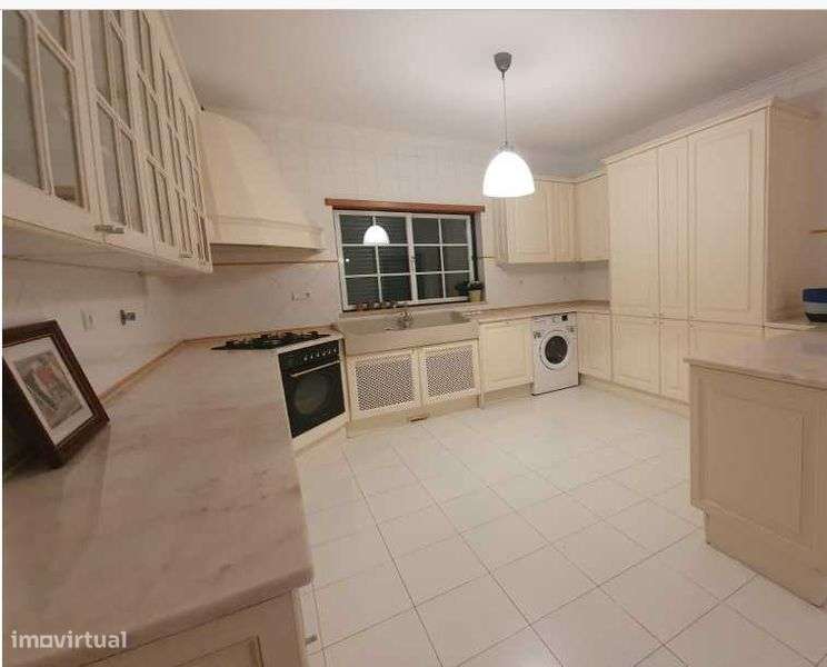 Moradia T4 com piscina e jardim para arrendar – Atalaia, Montijo - Grande imagem: 5/12