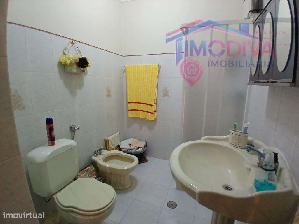 Moradia térrea T4, com churrasqueira e jardim em Arega-34