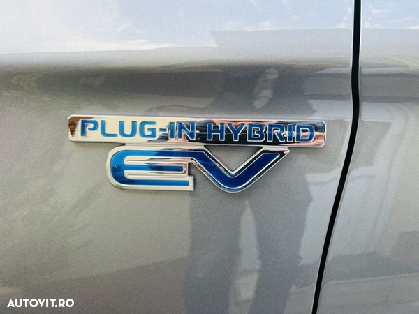 Mitsubishi Outlander 2.0 4WD Plug-In Hybrid Top - 31