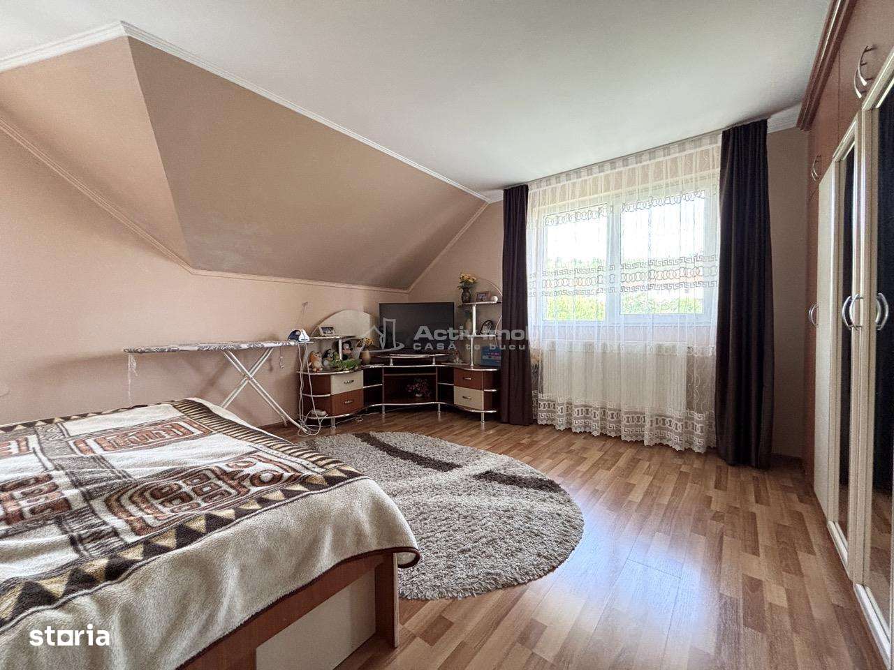 Casa - Vila - str. Piatra Craiului-5