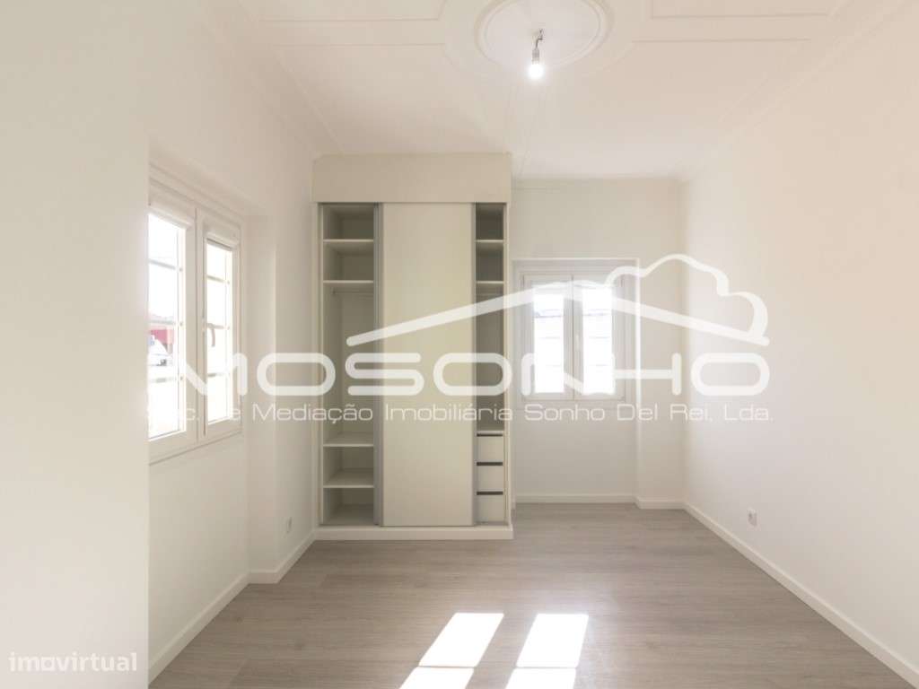 Moradia V4 + 1, com arquitetura clássica e totalmente remodelada - Grande imagem: 5/31