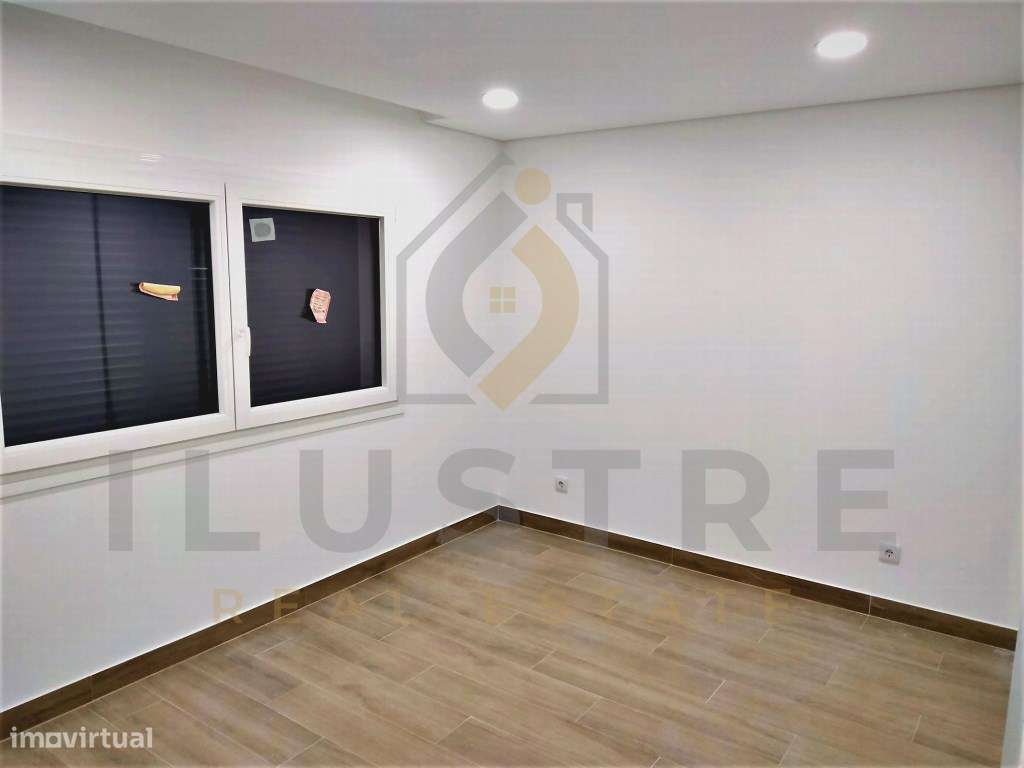 Moradia T3 em construção com piscina e garagem na Charneca de Caparica-14