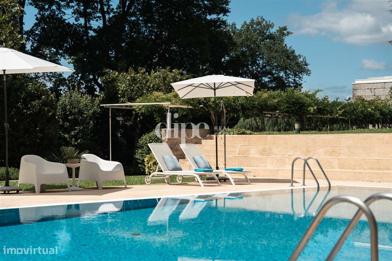 Luxuosa Propriedade T5 com piscina, lago, bosque e jardins-5