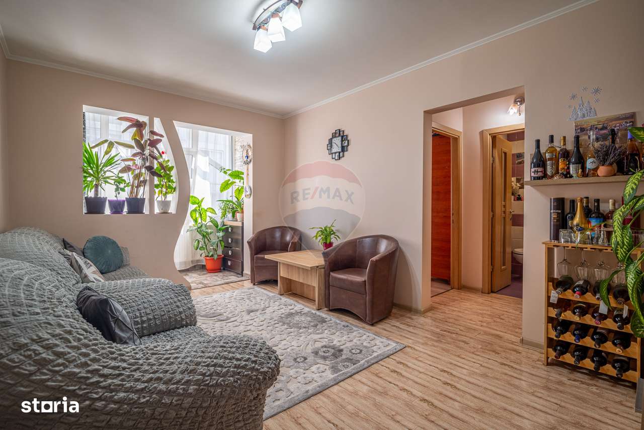 Apartament luminos, 2 camere,  renovat, Parter – Breaza - Imagine principală: 3/16