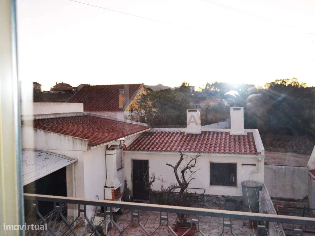 Vende-se excelente Moradia V7 com Garagem-22