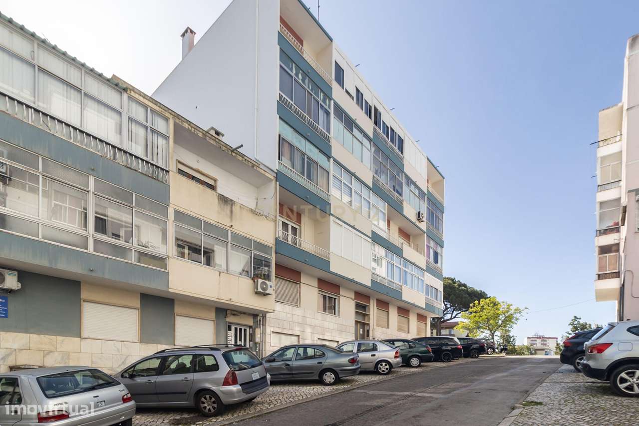 Apartamento T2, no Laranjeiro, perto do base Naval do Alfeite, 1º anda - Grande imagem: 2/33