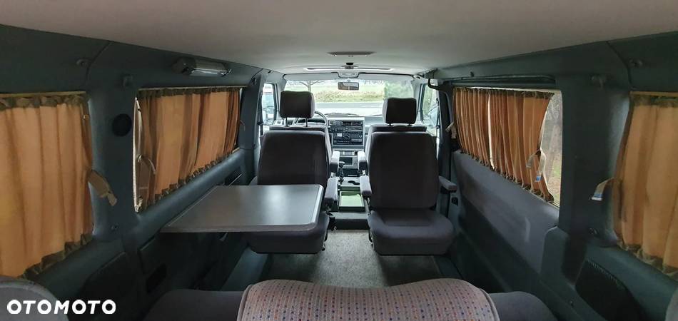 Volkswagen Multivan - 31