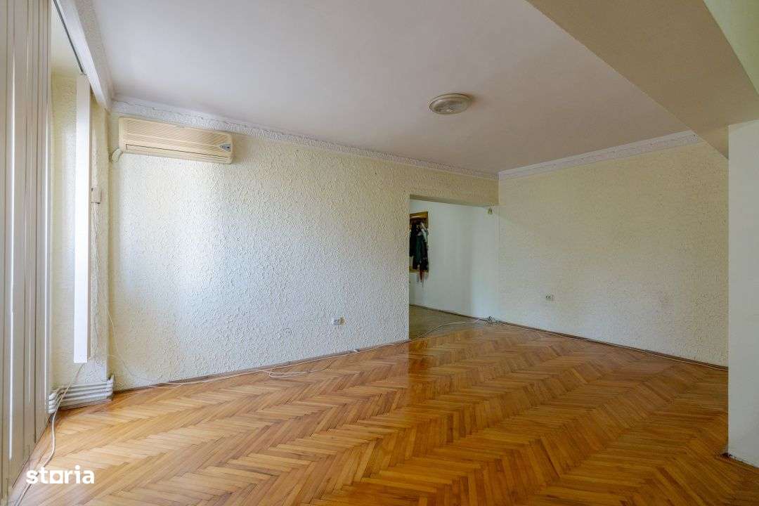 Apartament spatios, modernizat, 2 camere – Bd. Cosminului-16