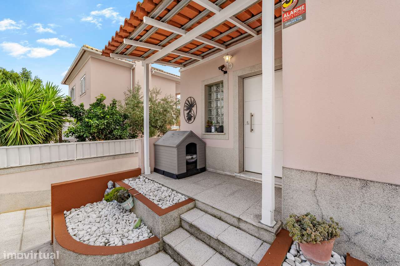 Moradia isolada com 3 quartos, piscina e garagem, na Quinta do Anjo-41
