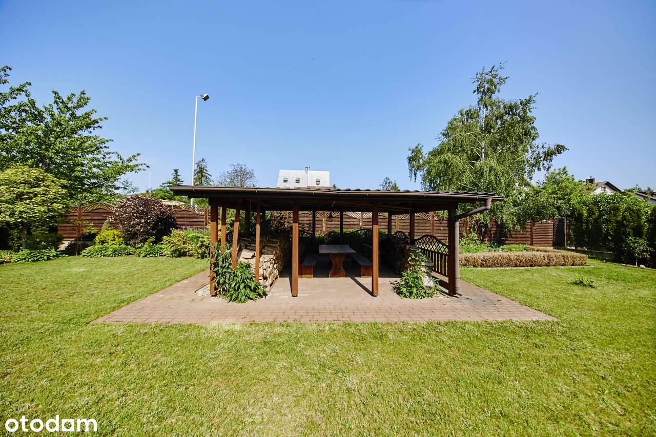 Przestronny dom z garażem i pięknym otoczeniem - Pełny obrazek: 5/9