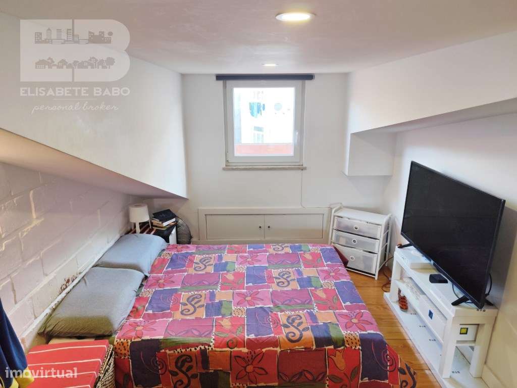 **Apartamento T1 em Campolide com Vista Deslumbrante sobre Monsanto**-17