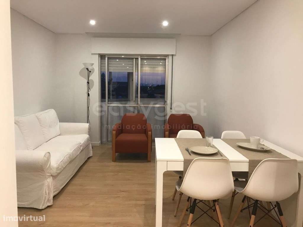 Apartamento na Av. dos Combatentes com vista rio e desafogada sobre... - Grande imagem: 2/9