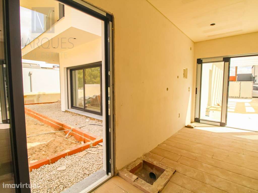 Moradia V3 com 2 Suites, Jardim e Piscina em Pinhal do General-5