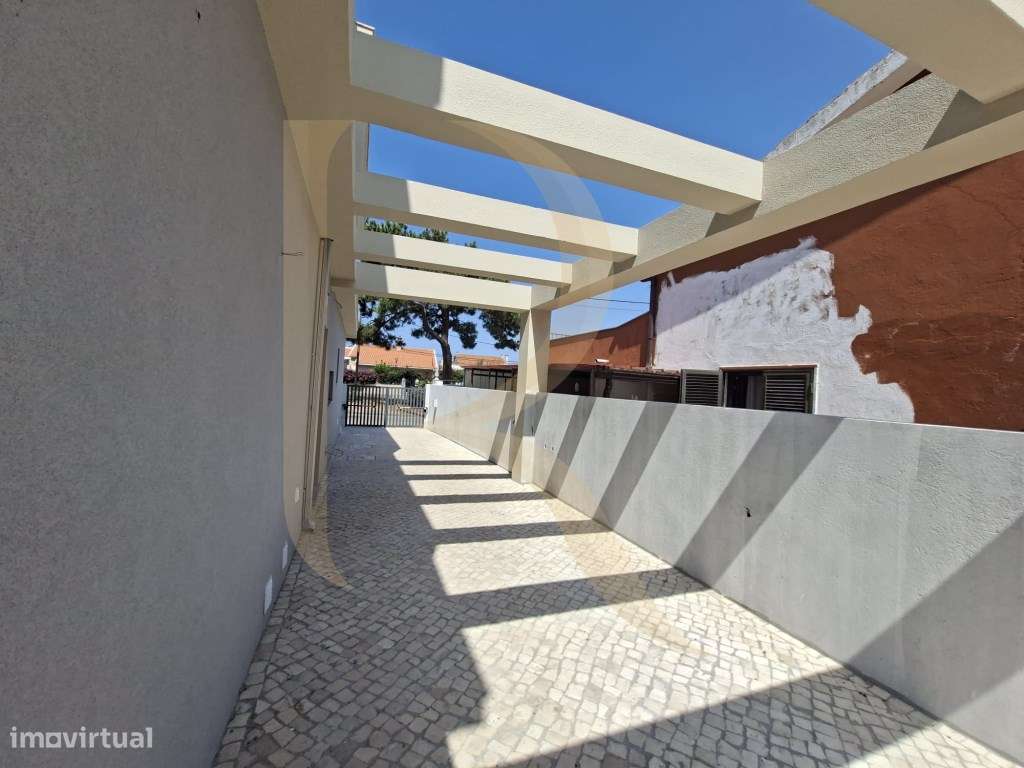 Moradia geminada T3 nova em Fernão Ferro-24
