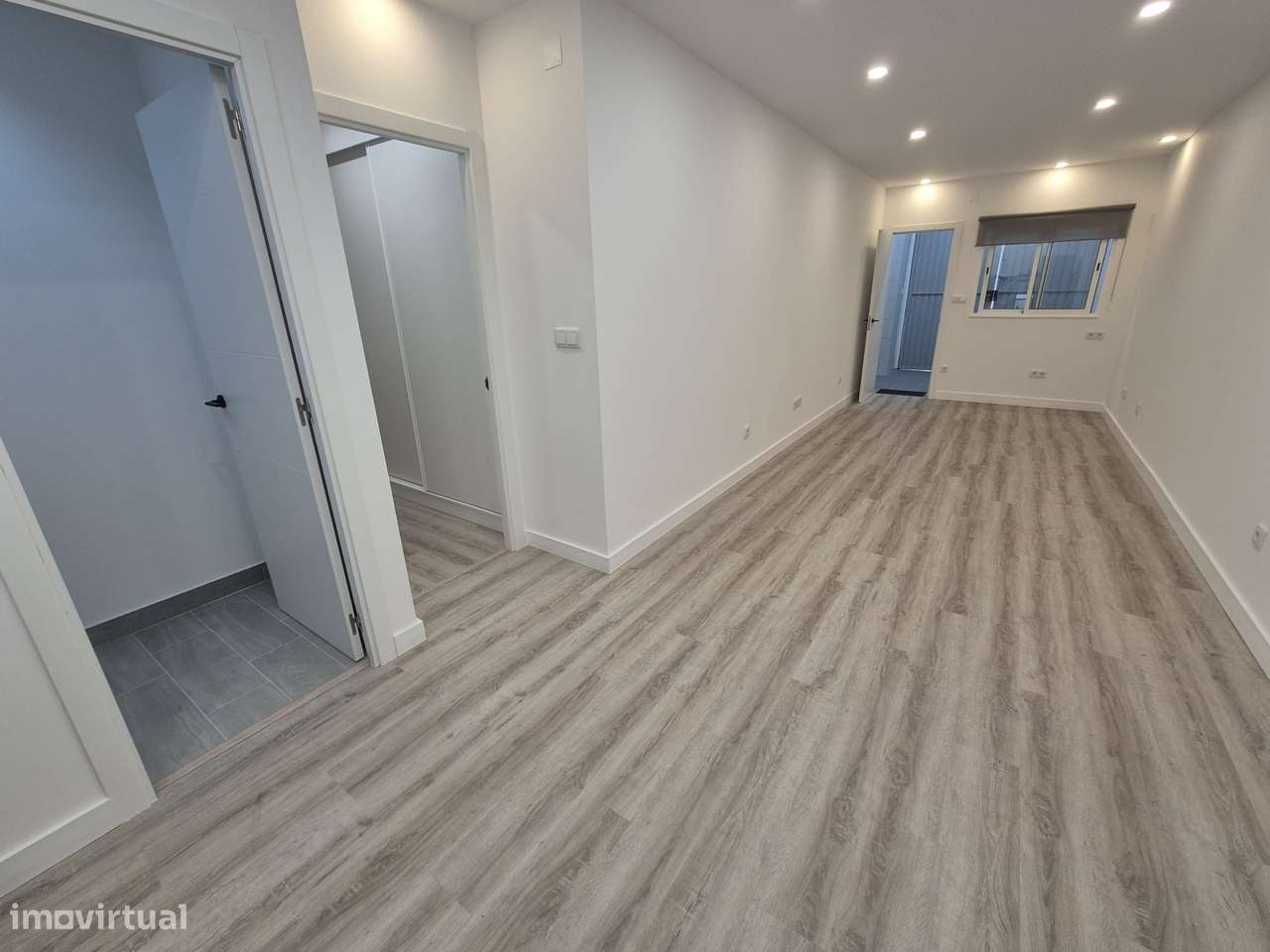 GARAGEM / ARMAZÉM, com escritório e WC - Grande imagem: 5/9