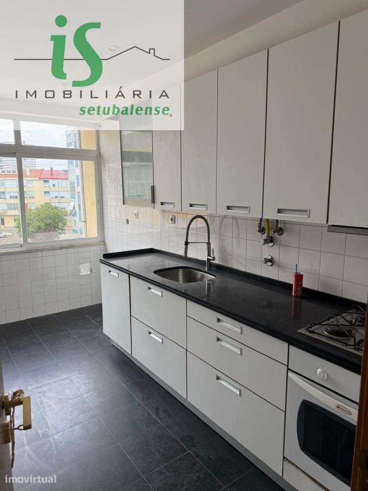 APARTAMENTO T3 NO MONTALVÃO EM SETÚBAL (3º ANDAR SEM ELEVADOR EXCEL-0