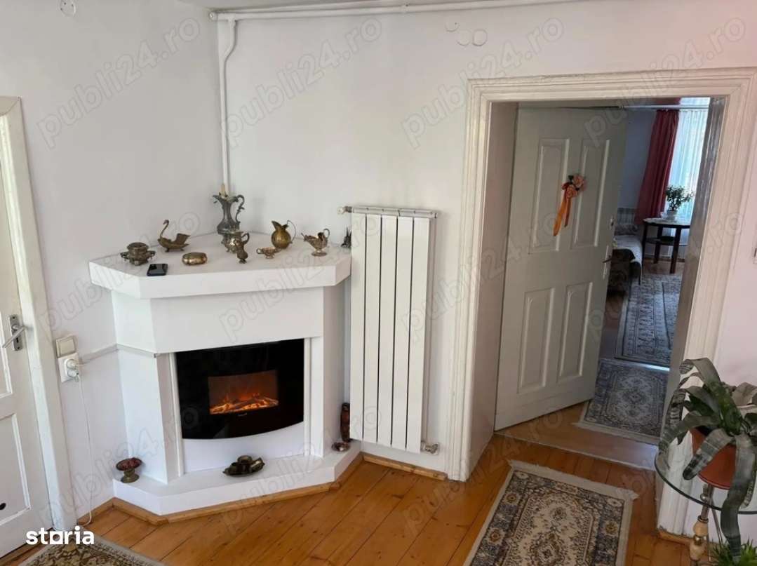 Casa singur in curte in Orasul de Jos-1