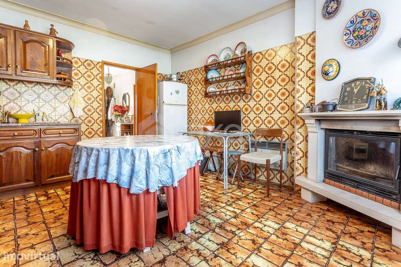 MORADIA GEMINADA À  VENDA EM PORTO SALVO– 3 PISOS, 2 FRENTES-9