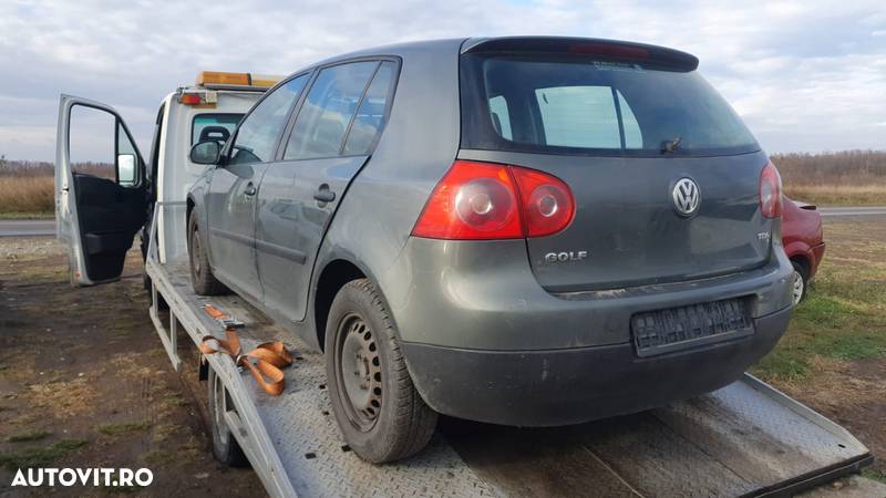 Dezmembram Volkswagen Golf 5 1.9 TDI - 2