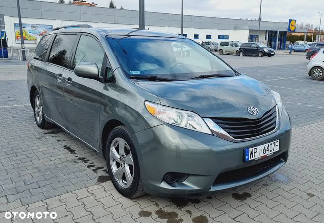 Toyota Sienna 3.5 V6 - 3