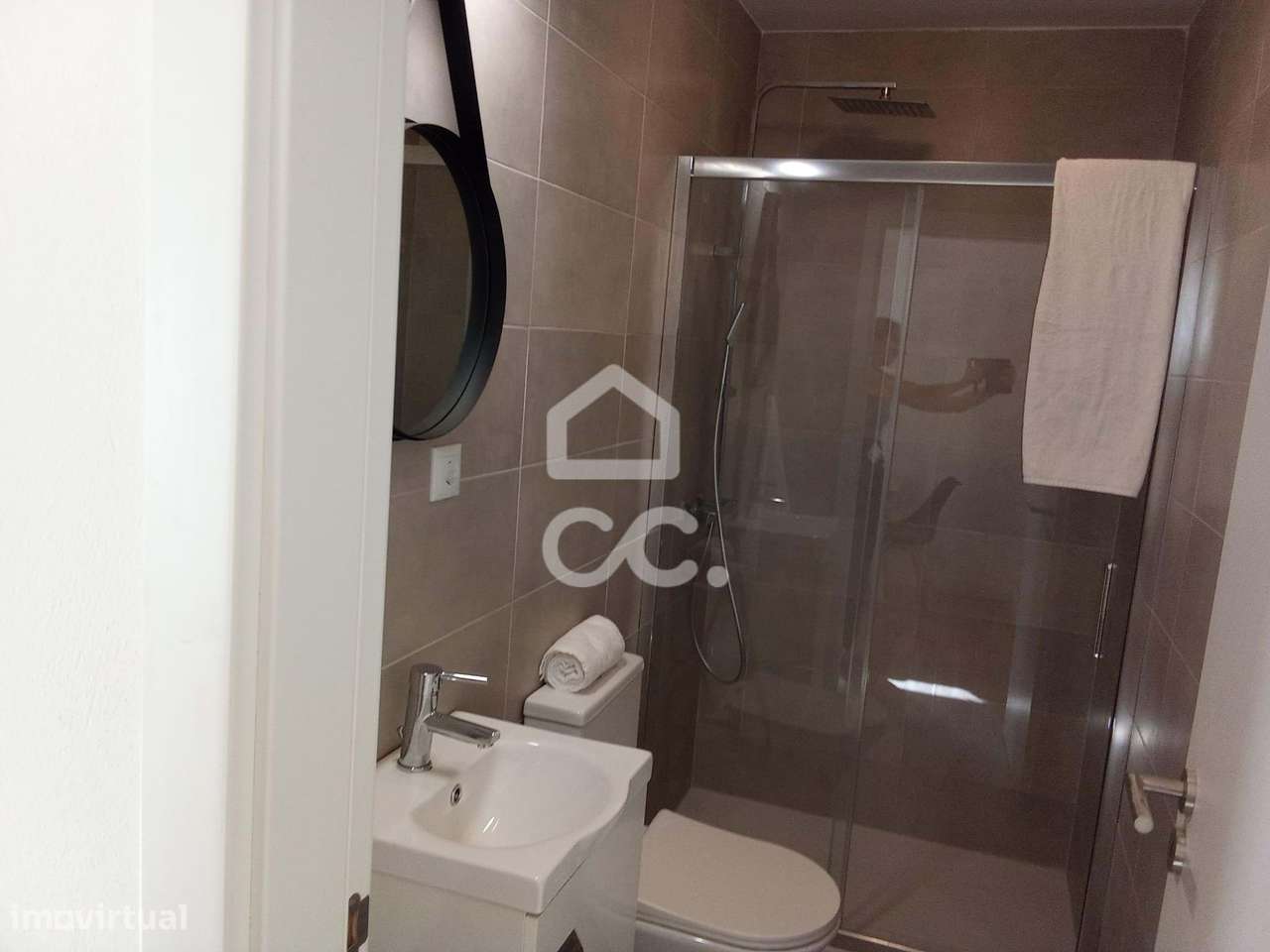 Armazém remodelado e convertido em estúdio moderno – Olho Marinho, Óbi-7