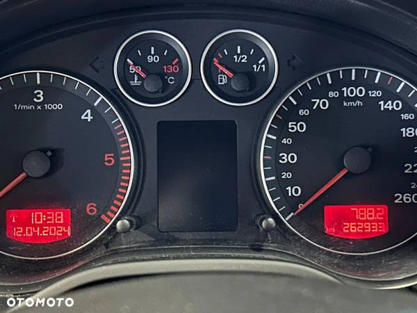 Audi A3 2.0 TDI Ambiente DSG - 2