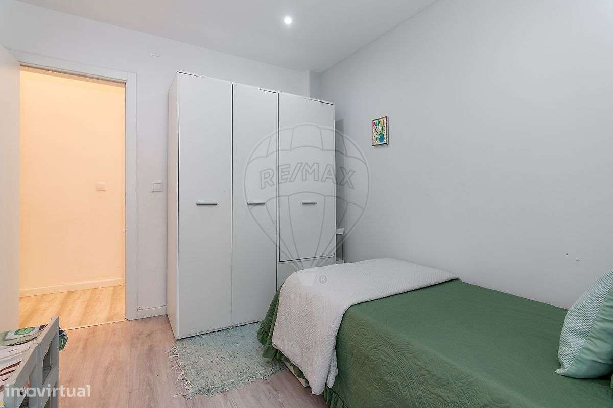 Apartamento T3 remodelado nas Paivas, com logradouro-15