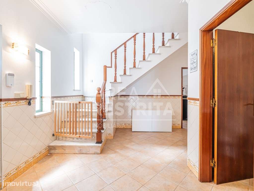 Moradia Geminada T3 com Garagem, Excelentes Áreas e Localização Pri...-53