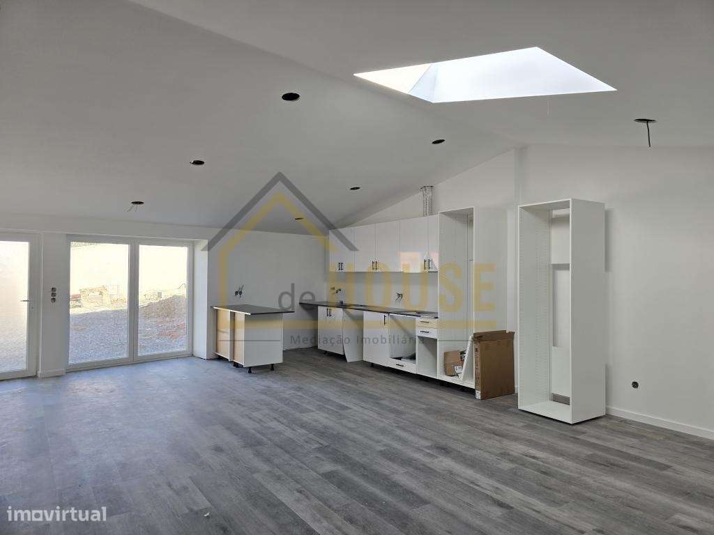 Moradia T3, com espaço exterior perto da Praia-11