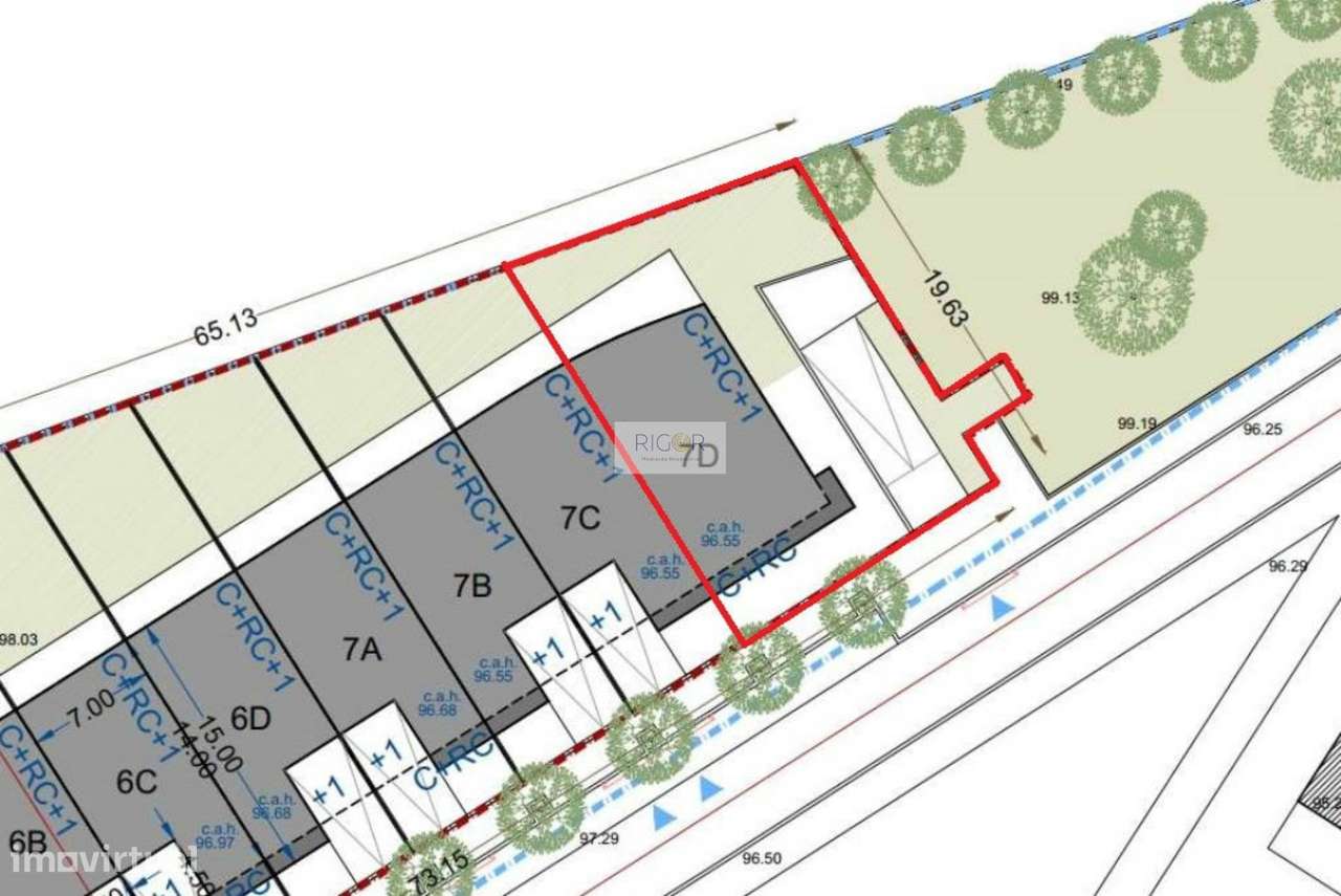 Moradia T3 de 3 frentes e jardim em construção em Águas Santas-12