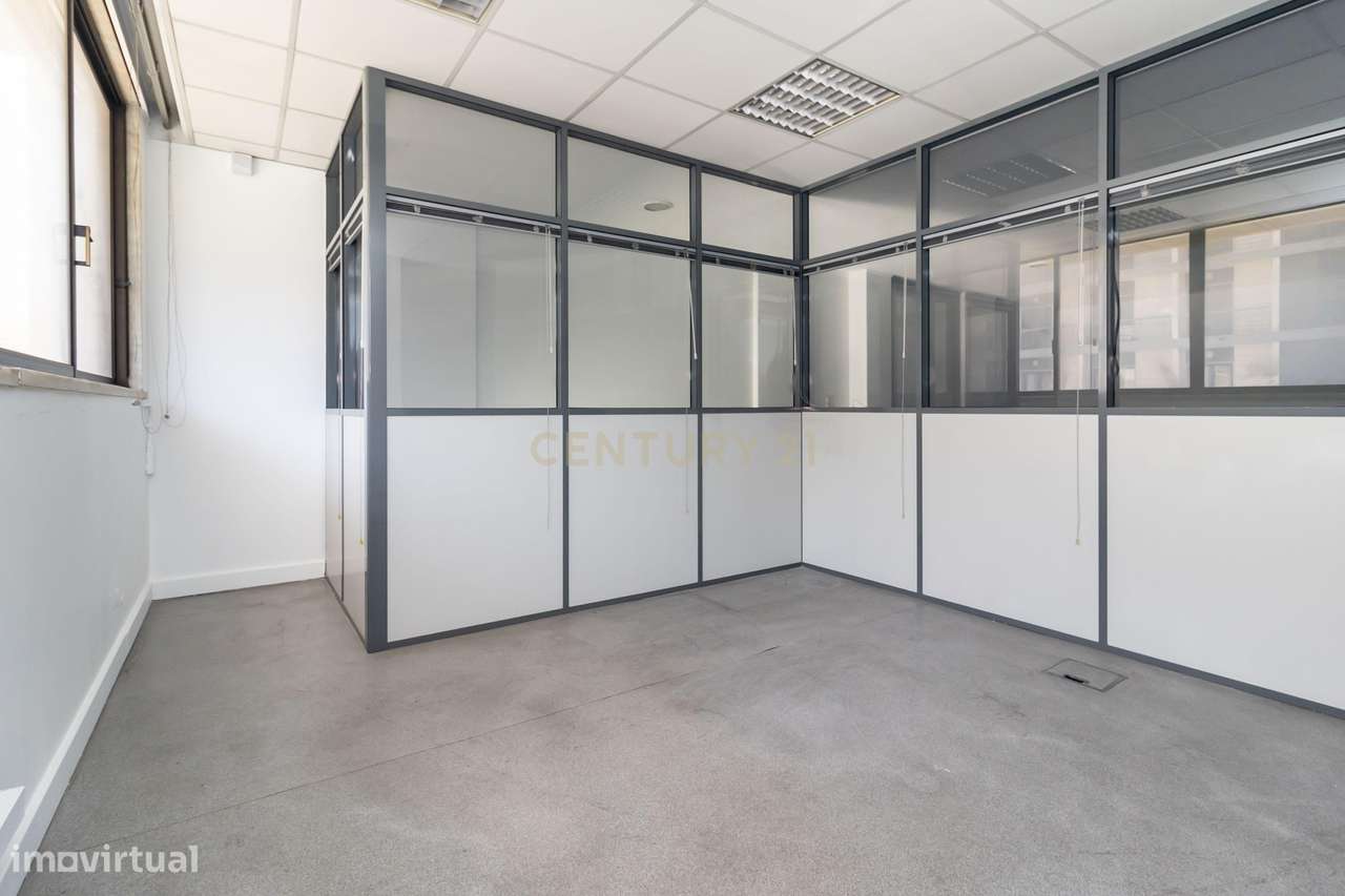 ESPAÇO COMERCIAL/SERVIÇOS com 311m2, para venda, no centro do Prior Ve-6