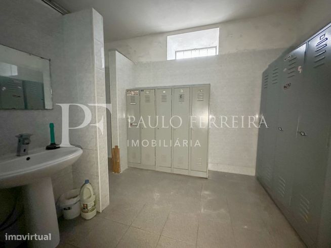 Armazém próximo do centro de Famalicão-15