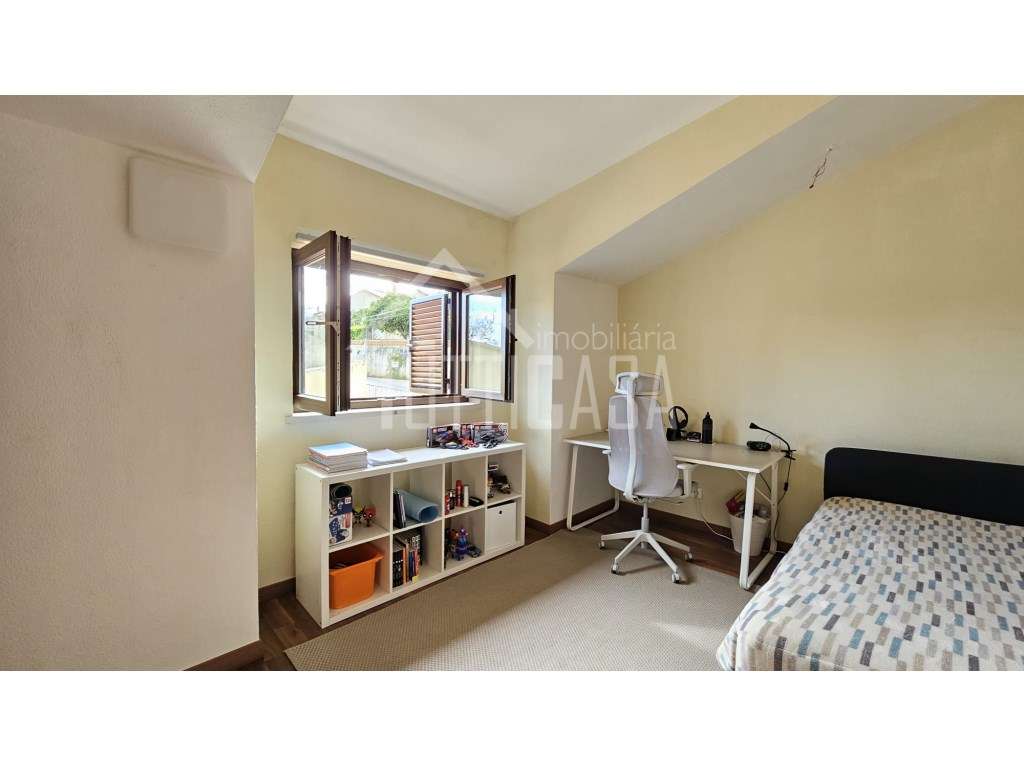 Moradia T3+1 na Venda do Pinheiro-48