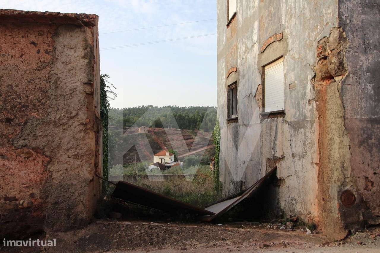 Moradia T4 para recuperar com Garagem + Terreno com duas frentes - Grande imagem: 4/16