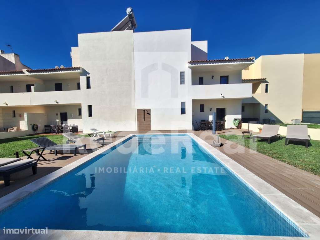 Moradia T3 + 1 com Piscina Privada e Boas Áreas no Coração de Albuf...-24