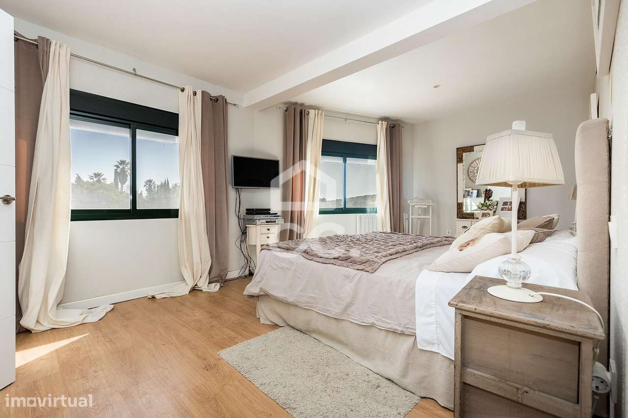 Palacete de inspiração neoclássica francesa com jardim botânico de Jea-50