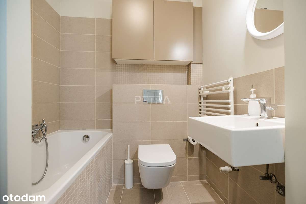 Dwupoziomowe mieszkanie przy stacji metra-14