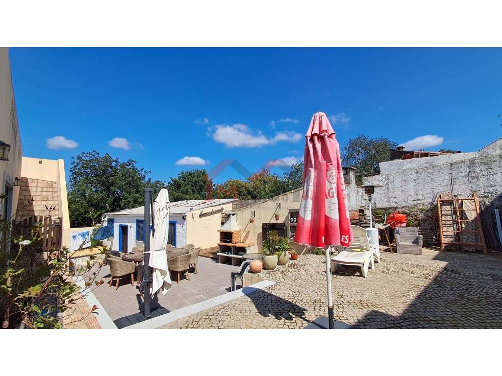 Moradia V2 Renovada com 2 anexos - Salir-30